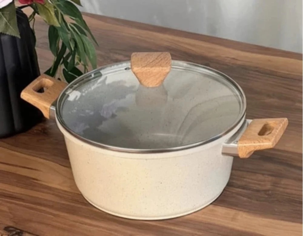 Ceramic-Coated Casserole with Glass Lid - 22 cm